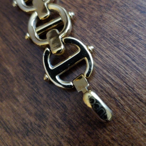 Gucci Gold Plated Authenticated Wrist Watch - Picture 7 of 8